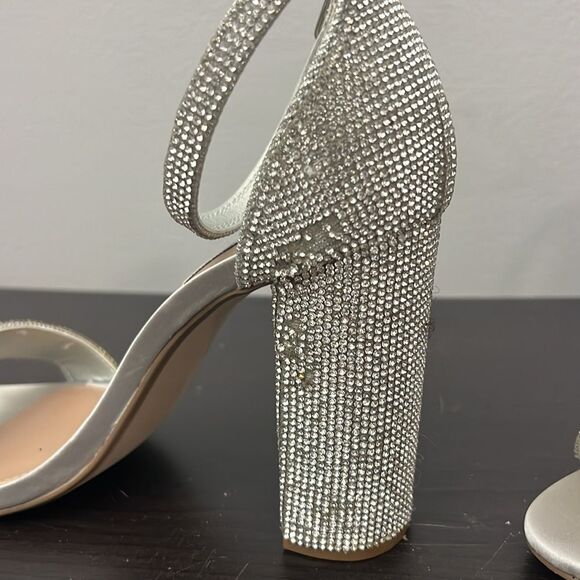 Steve Madden Womens Carrson Rhinestone Heels Sandal Size 8.5 - Picture 3 of 9